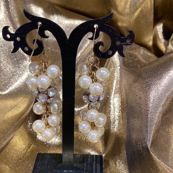 Pearl and Rhinestone pierced dangle earrings, gold hardware EUC - Picture 4 of 7